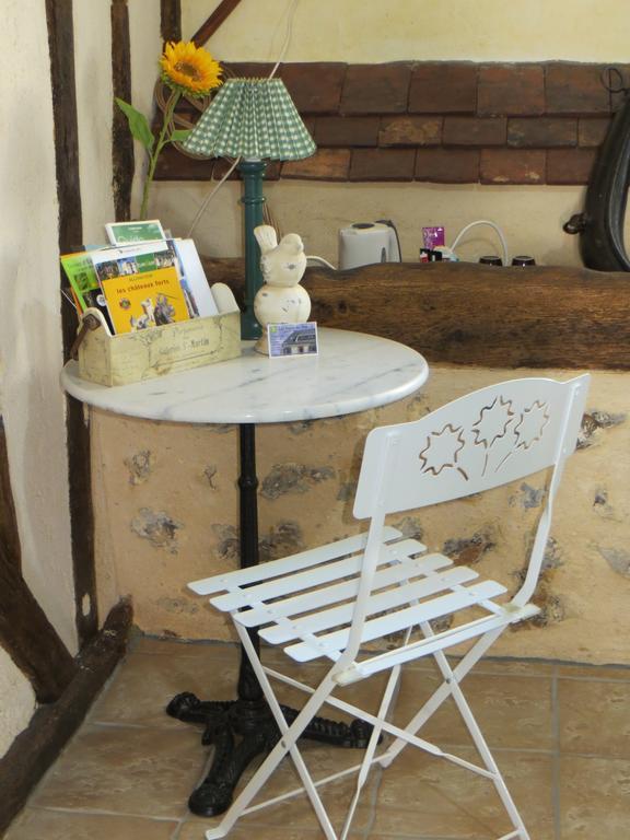 Les Logis Du Breuil Panzió Marchéville Szoba fotó