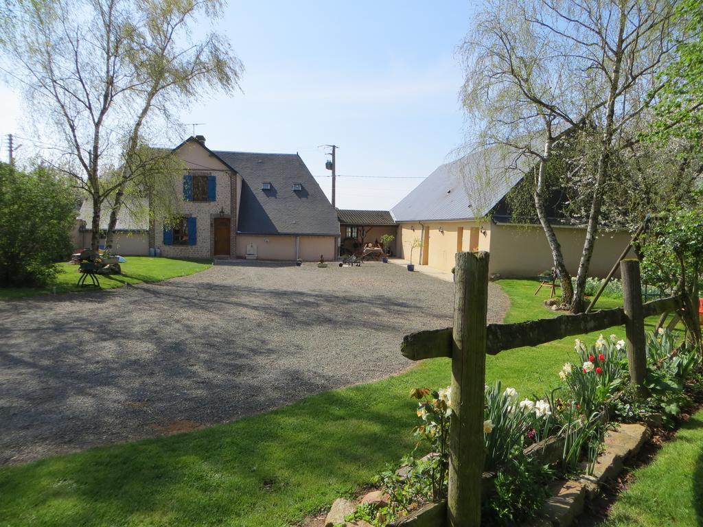 Les Logis Du Breuil Panzió Marchéville Kültér fotó
