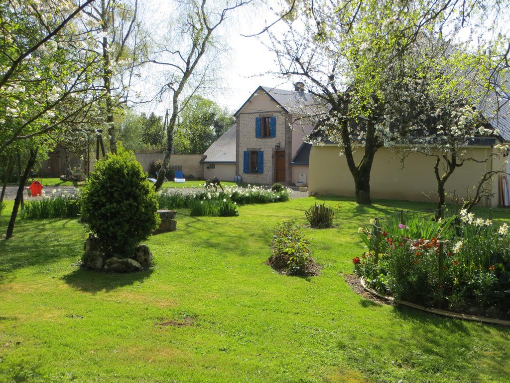Les Logis Du Breuil Panzió Marchéville Kültér fotó